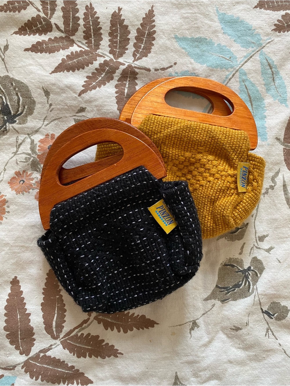 Set of 2 mini vintage pinzon fabric bags with wooden handles🌻